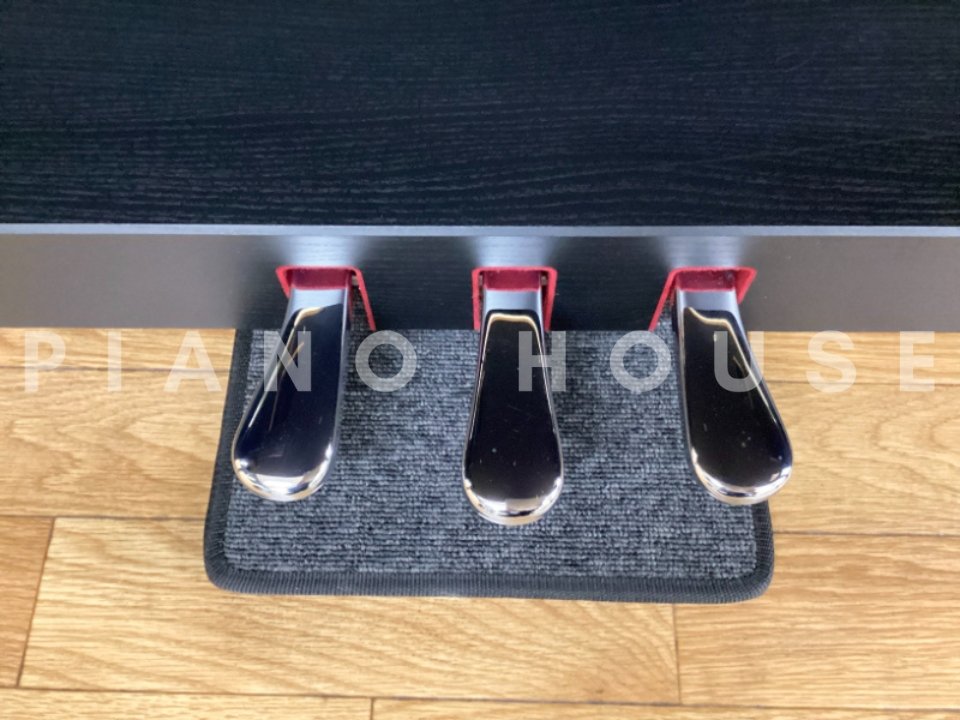 YAMAHA CLP-645 B - Góc nhìn thực tế 6